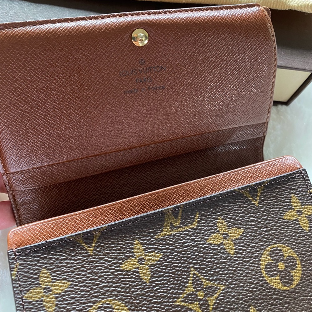 Authentic Louis Vuitton Medium compact wallet - Picture 10 of 12